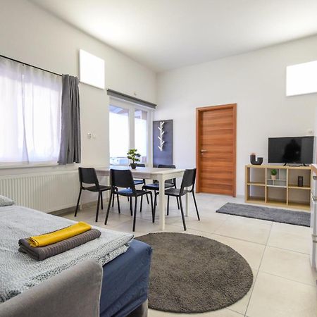 Island Apartment Budapest Bagian luar foto